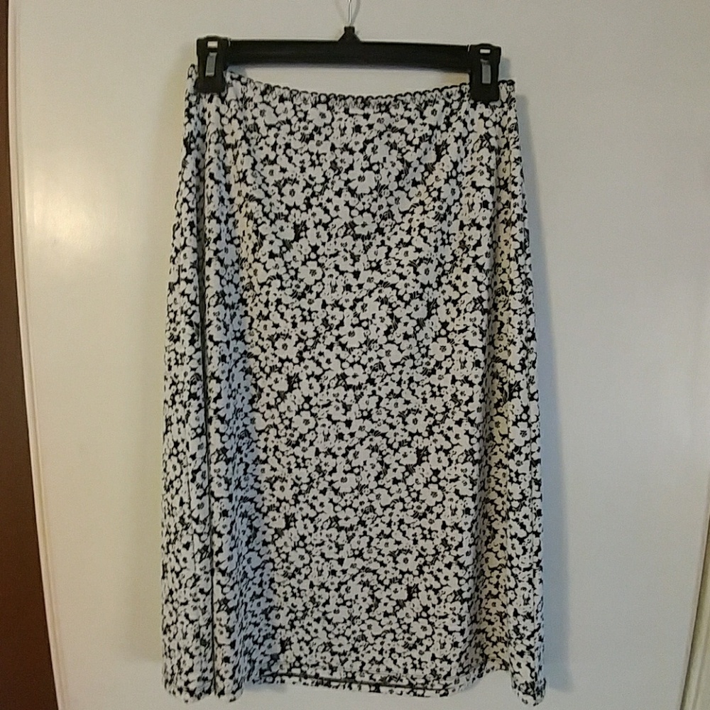 Gap a- line stretchy skirt floral like new